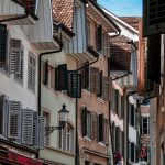 Come pulire senza rovinare gli infissi in alluminio molto sporchi Come pulire senza rovinare gli infissi in alluminio molto sporchi